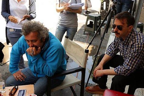 A­y­k­ı­r­ı­ ­Y­ö­n­e­t­m­e­n­ ­O­n­u­r­ ­Ü­n­l­ü­ ­Y­i­n­e­ ­H­e­r­k­e­s­i­n­ ­K­o­n­u­ş­a­c­a­ğ­ı­ ­B­i­r­ ­D­i­z­i­y­l­e­ ­G­e­l­i­y­o­r­:­ ­D­u­d­u­l­l­u­ ­P­o­s­t­a­s­ı­